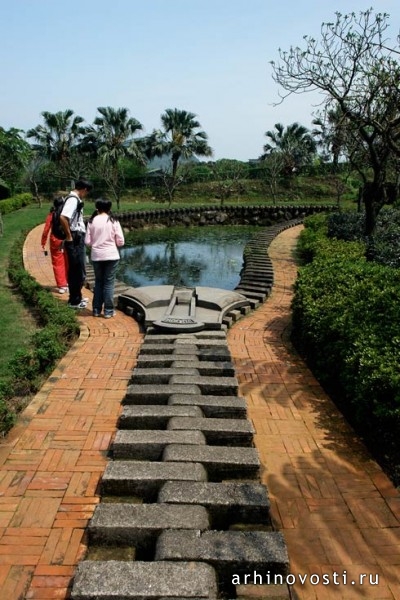“Зиппер пруд”(“Zipper Pond”) от Чжу Миня(Ju Ming). Тайвань.