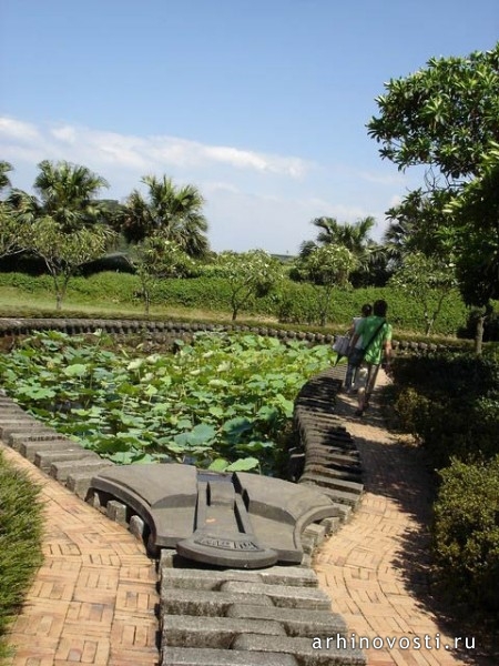 \"Зиппер пруд\"(\"Zipper Pond\") от Чжу Миня(Ju Ming). Тайвань.