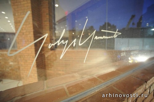Новый магазин Йоджи Ямамото(Yohji Yamamoto) от компании junya.ishigama + associates. Манхэттен, Нью-Йорк, Америка.