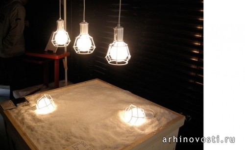 Фонари (Lights), работа группы "Сделай нас с любовью" (Form Us With Love), показ в отеле Нордик Лайт (Nordic Light Hotel).