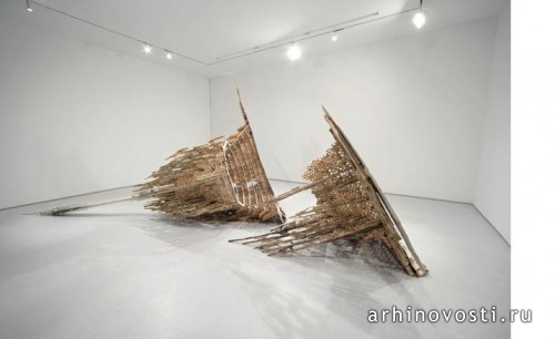 Башни бесконечных проблем (The Tower of Infinite Problems), 2008, автор Диана Аль-Хадид (Diana Al-Hadid), полимерный гипс, сталь, пластик, стекловолокно, дерево, полистерин, картон, воск и краска.
