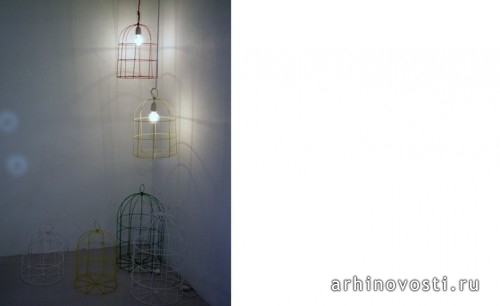 Люстры-клетки, "Не питайте шведов" (Don't Feed the Swedes).