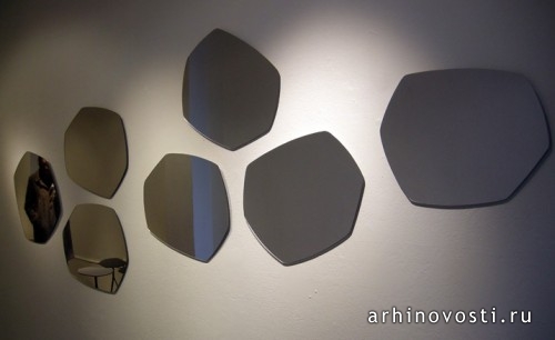 Семь зеркал из коллекции "Камни" ('Stones' collection), Илкка Суппанен (Ilkka Suppanen) для галереи Паскаль (Gallery Pascale).
