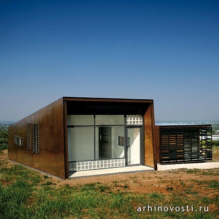 Оригинальная работа архитектора Никоса Калогиру (Nicos Kalogirou), разбитый и раскрученный дом (Split & Rotate), был номинирован на премию Майс ван дер Роэ Эворд 2009 (Mies van der Rohe Award 2009).