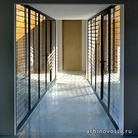 Оригинальная работа архитектора Никоса Калогиру (Nicos Kalogirou), разбитый и раскрученный дом (Split & Rotate), был номинирован на премию Майс ван дер Роэ Эворд 2009 (Mies van der Rohe Award 2009).