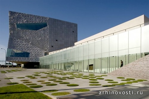 10-й ежегодный национальный конкурс дизайна (10th annual National Design Awards). Номинация "Корпоративное достижение" (Corporate Achievement): Уолкер Арт-центр (Walker Art Center).