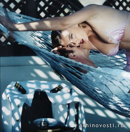 14 мая – 19 июня. Выставка Хельмута Ньютона (Helmut Newton) в галерее Гамильтон (Hamiltons Gallery). Лондон, Англия.