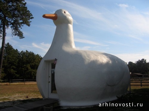 Большая утка (The Big Duck), Фландерс, штат Нью-Йорк, США.