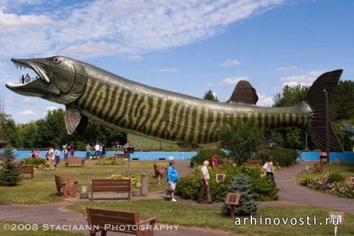 Гигантская Рыба (Giant Muskie), Хэйворд, штат Висконсин, США.