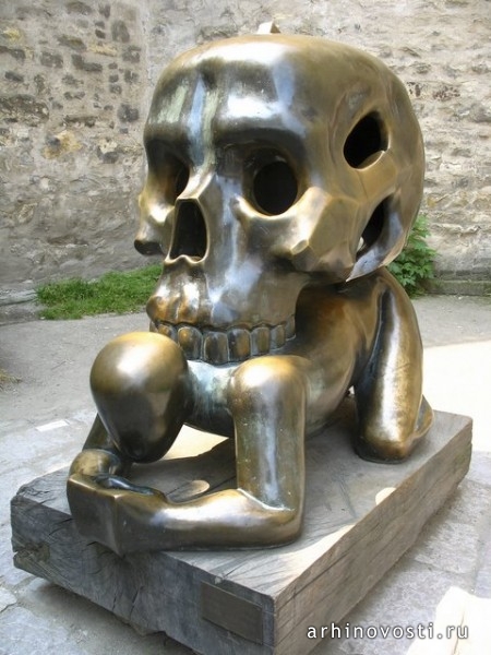 Череп на человеке (Skull on a man), Прага, Чешская республика.