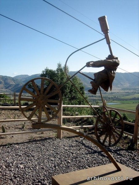 Парень на велике (Guy on a bicycle), Чили.