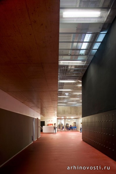 Бак Гордон Аркитектос (Bak Gordon Arquitectos), реконструкция типового здания средней школы в Португалии. 