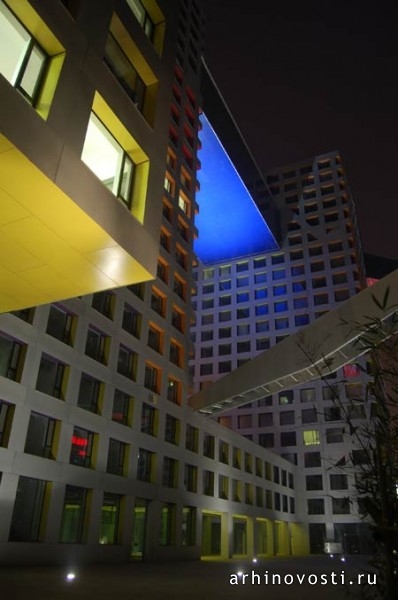 Стивен Холл Аркитектс (Steven Holl Architects), мультифункционалный комплекс из 8 башен, связанных высотными мостами, в Пекине.
