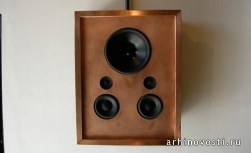 Медные колонки, Том Диксон (Tom Dixon).