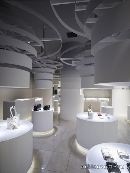 Дизайн интерьера магазина Патрик Кокс (Patrick Cox), автор проекта Синато (Sinato), Токио, Япония.