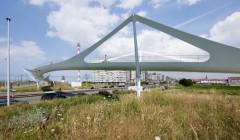 Пешеходный мост в городе Кнокке (Knokke Footbridge), автор проекта Ней и Партнерс (Ney & Partners), Бельгия.