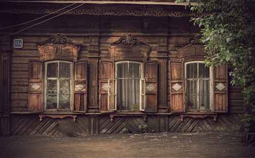 Сибирские деревянные дома. Иркутская область, Россия.