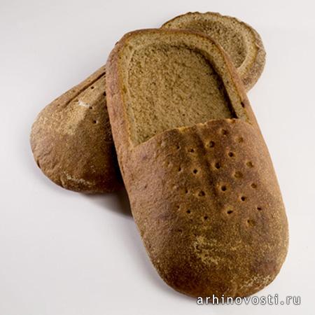 Р энд Е Праспалиаускас (R&E Praspaliauskas), хлебная обувь (Bread Shoes).