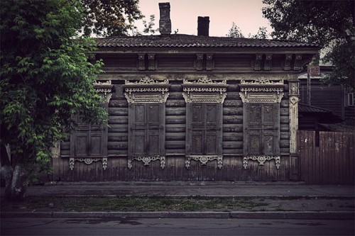 Сибирские деревянные дома. Иркутская область, Россия.