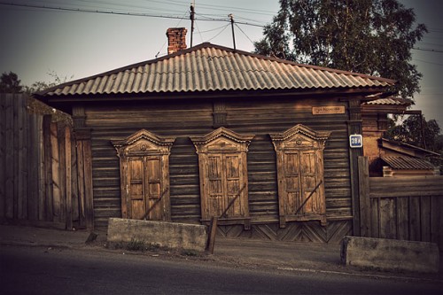 Сибирские деревянные дома. Иркутская область, Россия.