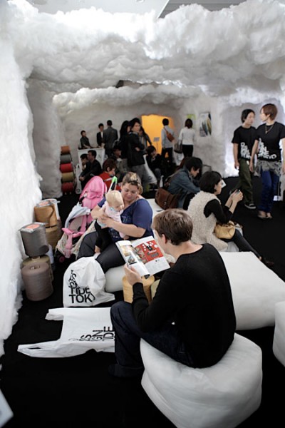 Недели Дизайна в Токио (Tokyo Designers Week 09), инсталляция Макото Танижири (Makoto Tanijiri).