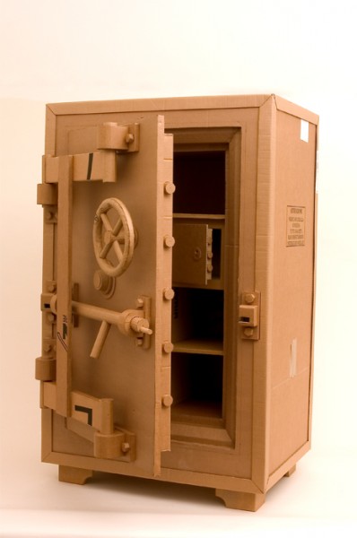 Крис Гилмор (Chris Gilmour), картонные скульптуры, Италия.