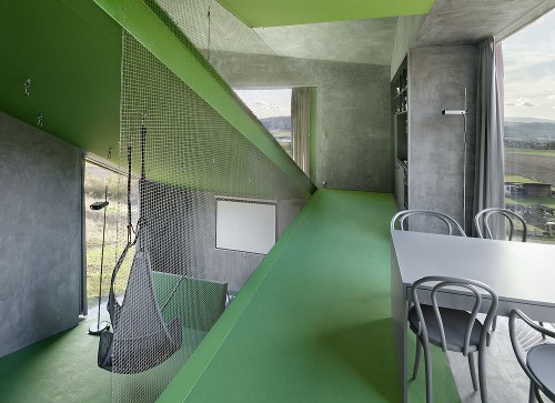 Проект студии Щепка Аркитекти (Sepka Architekti), жилой дом на склоне холма.