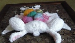 Вязаные игрушки из коллекции "Вязаная биология" (Knitting in Biology 101).