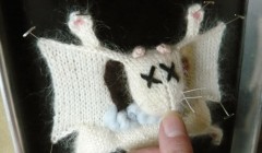 Вязаные игрушки из коллекции "Вязаная биология" (Knitting in Biology 101).