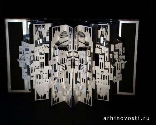 Произведение искусства из бумаги, Ингрид Шильякус (Ingrid Siliakus).