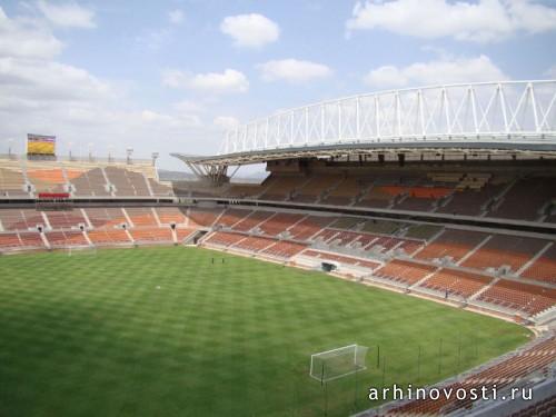 Достроен Питер Мокаба Стэдиум (Peter Mokaba Stadium) — стадиона в городе Полокване, ЮАР.