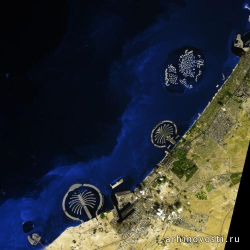 Компания Нэкхил (Nakheel) опровергает слухи насчёт затопления крупнейших в мире искусственных островов. Дубай, ОАЭ.