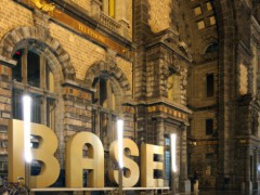Дизайн интерьера магазина компании БЕЙЗ (BASE), проект бюро Крено Интернешнл (Creneau International), Бельгия.