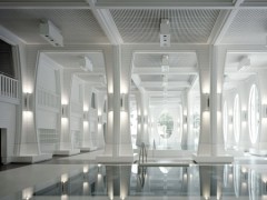 Комплекс "Термальные ванны Тамина" (Tamina Thermal Baths),проект бюро Смоленики энд Партнер Аркитектур (Smolenicky & Partner Architektur), Бад-Рагац, Швейцария.