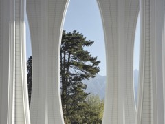 Комплекс "Термальные ванны Тамина" (Tamina Thermal Baths),проект бюро Смоленики энд Партнер Аркитектур (Smolenicky & Partner Architektur), Бад-Рагац, Швейцария.