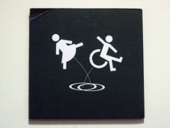 Туалетные таблички со всего света.