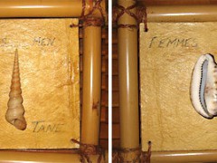 Туалетные таблички со всего света. Отель Pearl Beach Resort, Бора-Бора.