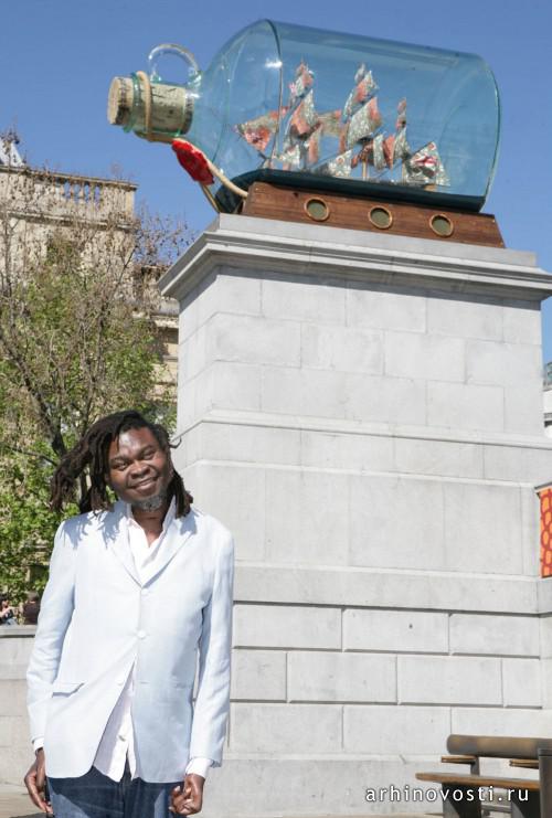 Композиция "Корабль Нельсона в бутылке", автор Йинка Шонибэр (Yinka Shonibare), Лондон, Англия.