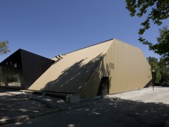 Спортивный комплекс, проект Лоренс и Лусто (Laurens & Loustau Architects), Тулуза, Франция.
