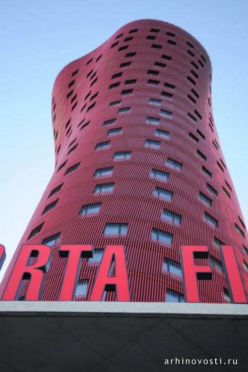 Башни Порта Фира (Porta Fira Towers), проект Тойо Ито (Toyo Ito) и "б720 Аркитектос" (b720 Arquitectos), Барселона, Испания. Башни Порта Фира (Porta Fira Towers), проект Тойо Ито (Toyo Ito) и "б720 Аркитектос" (b720 Arquitectos), Барселона, Испания.