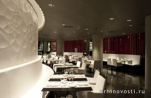 Башни Порта Фира (Porta Fira Towers), проект Тойо Ито (Toyo Ito) и "б720 Аркитектос" (b720 Arquitectos), Барселона, Испания. Башни Порта Фира (Porta Fira Towers), проект Тойо Ито (Toyo Ito) и "б720 Аркитектос" (b720 Arquitectos), Барселона, Испания.