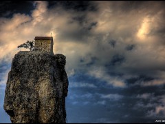 Церковь в селе Кацхи Чиатурского района Западной Грузии. Церковь в селе Кацхи Чиатурского района Западной Грузии.