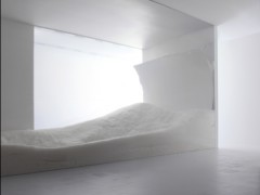 Инсталляция "Снег" (The Snow), автор Токуйн Йошиока (Tokujin Yoshioka), выставка "Чувствуя природу" (Sensing Nature), музей Мори Арт (Mori Art Museum), Токио, Япония.