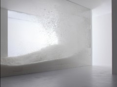 Инсталляция "Снег" (The Snow), автор Токуйн Йошиока (Tokujin Yoshioka), выставка "Чувствуя природу" (Sensing Nature), музей Мори Арт (Mori Art Museum), Токио, Япония.