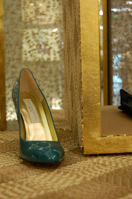 Инсталляция Жиля Миллера (Giles Miller) для магазинов Стеллы МакКартни (Stella McCartney), Лондон, Англия. Инсталляция Жиля Миллера (Giles Miller) для магазинов Стеллы МакКартни (Stella McCartney), Лондон, Англия.