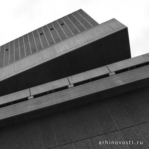 Галерея Хэйворд (Hayward Gallery), Дэннис Кромптон (Dennis Crompton).