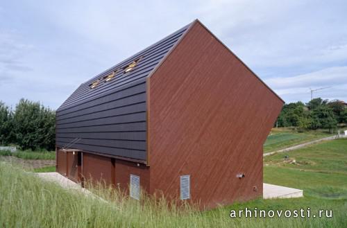 FOVEA architects: скошенный дом.