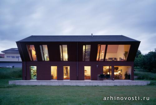 FOVEA architects: скошенный дом