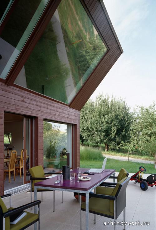FOVEA architects: скошенный дом.