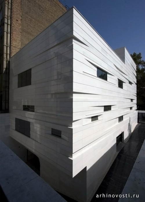 здание торгового офиса Vali Asr здание торгового офиса Vali Asr